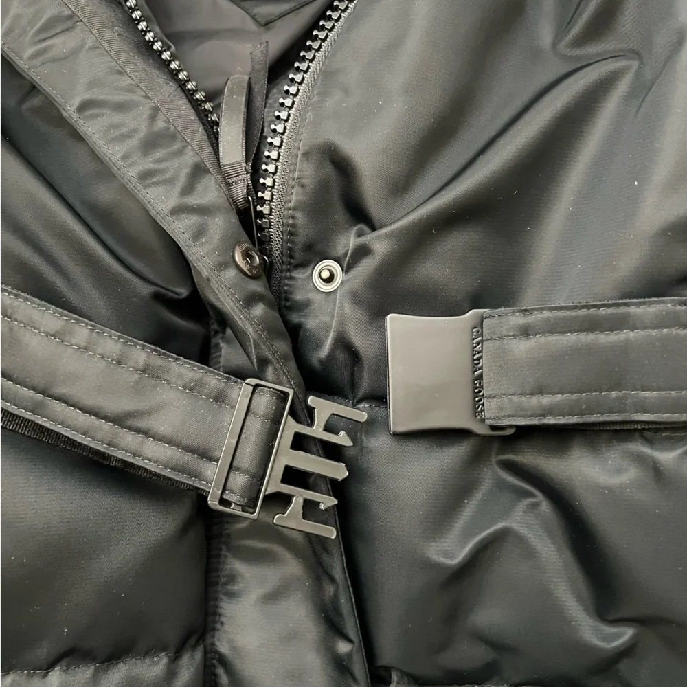 🎄🥗Like new condition Canada Goose MCKENNA Coat Black Size M - Picture 12 of 15
